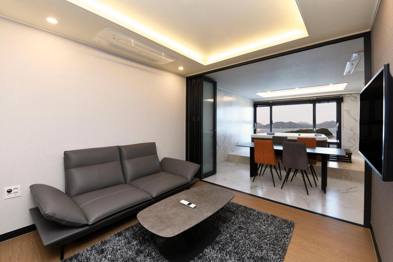 Utop Marina Hotel & Resort ยอซู ภายนอก รูปภาพ