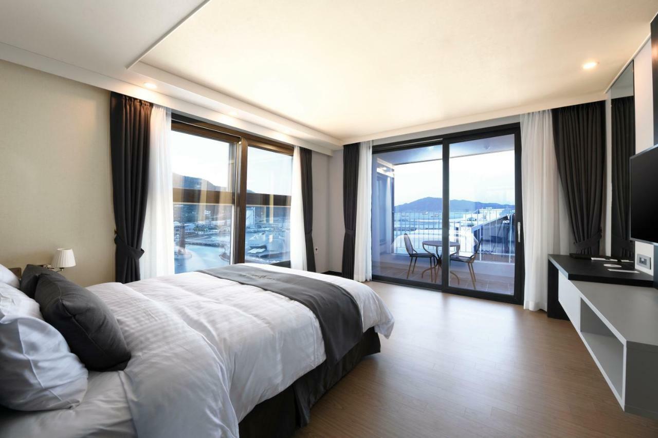 Utop Marina Hotel & Resort ยอซู ภายนอก รูปภาพ